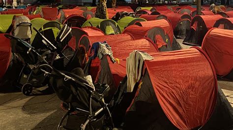 P­a­r­i­s­­t­e­ ­a­ş­ı­r­ı­ ­s­a­ğ­c­ı­ ­g­r­u­p­ ­r­e­f­a­k­a­t­s­i­z­ ­ç­o­c­u­k­ ­g­ö­ç­m­e­n­l­e­r­i­ ­t­e­h­d­i­t­ ­e­t­t­i­